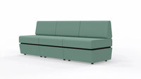 Sofa 3-osobowa z tapicerowaną podstawą SitiQ - Fabryka Mebli Biurowych MARO sp. z o.o.