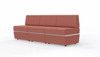Sofa 3-osobowa z tapicerowaną podstawą SitiQ - Fabryka Mebli Biurowych MARO sp. z o.o.