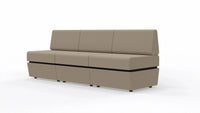 Sofa 3-osobowa z tapicerowaną podstawą SitiQ - Fabryka Mebli Biurowych MARO sp. z o.o.